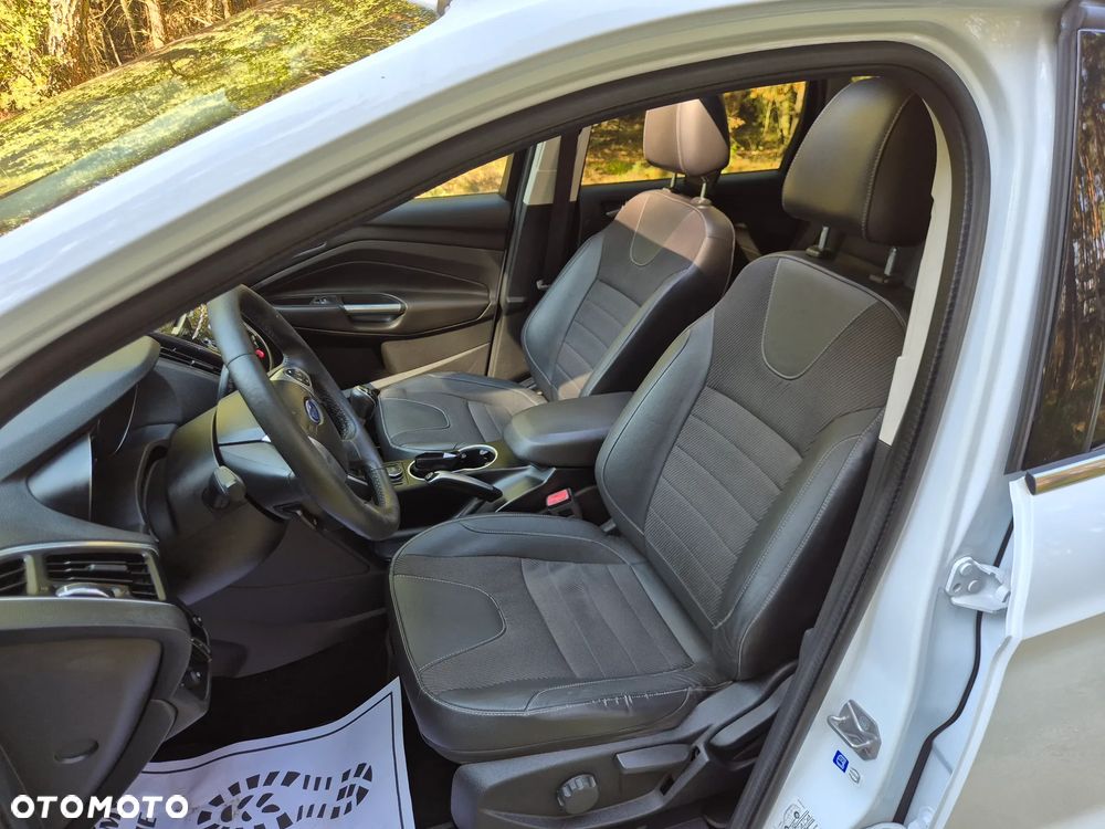 Ford Kuga 2.0 TDCi 2x4 Titanium - 28