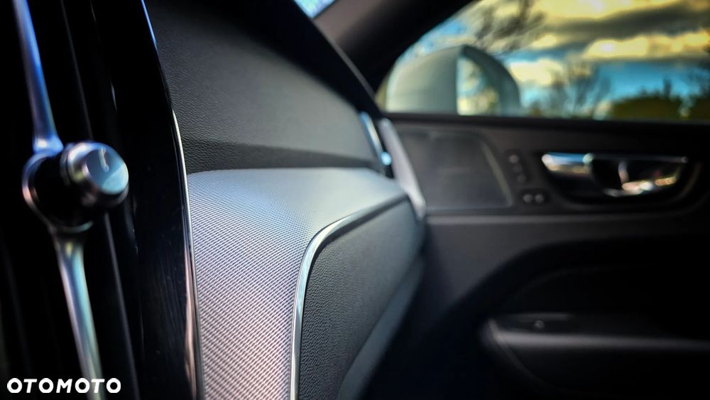 Volvo XC 60 T5 AWD Geartronic RDesign - 23