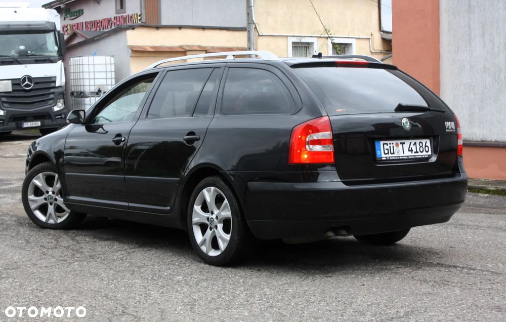 Skoda Octavia Combi 2.0 TDI DSG Laurin & Klement - 3