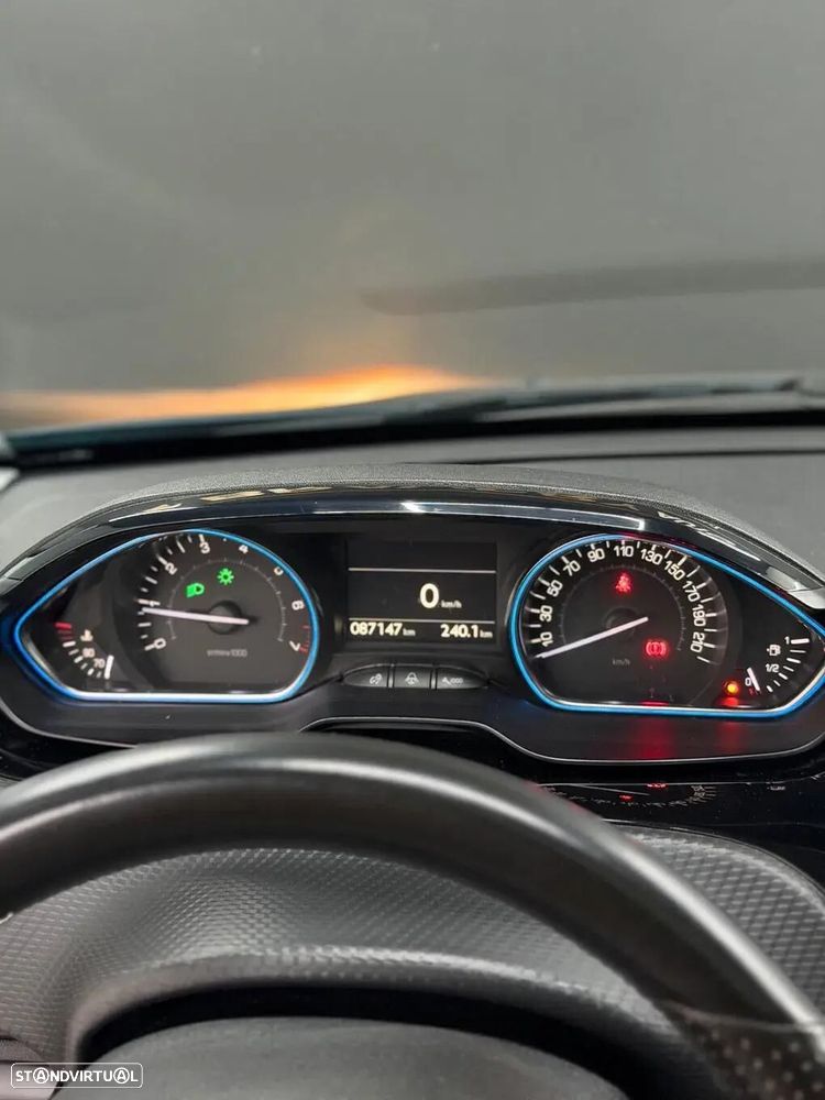 Peugeot 2008 1.2 PureTech Crossway - 24