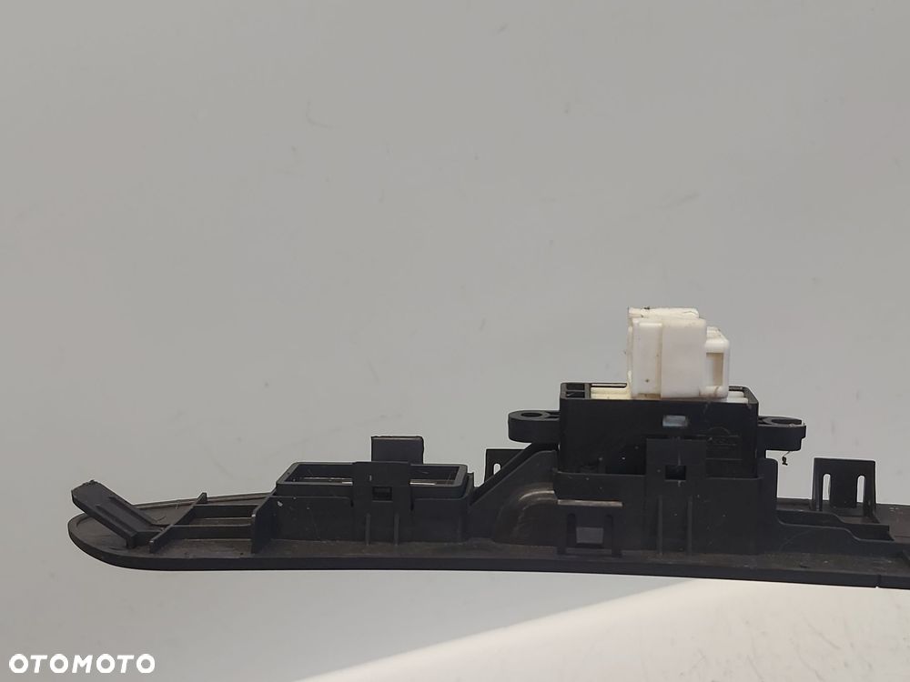 NISSAN PRIMERA P12 PRZEŁĄCZNIK SZYB PRAWY PANEL - 6