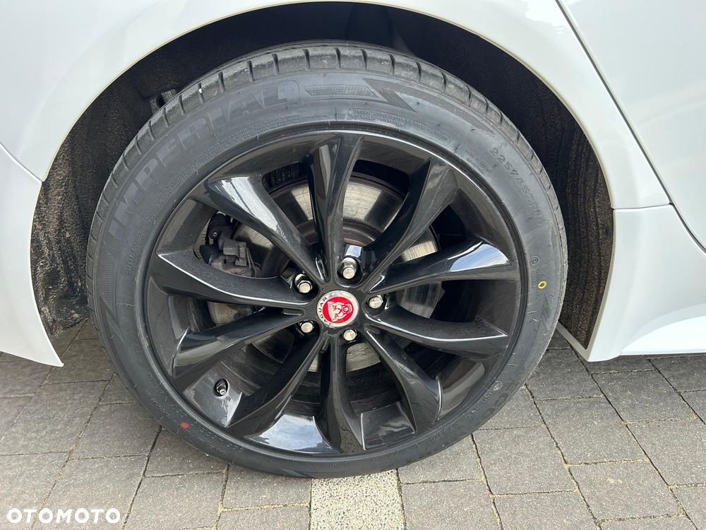 Jaguar XE 2.0 P250 R-Dynamic Black - 21