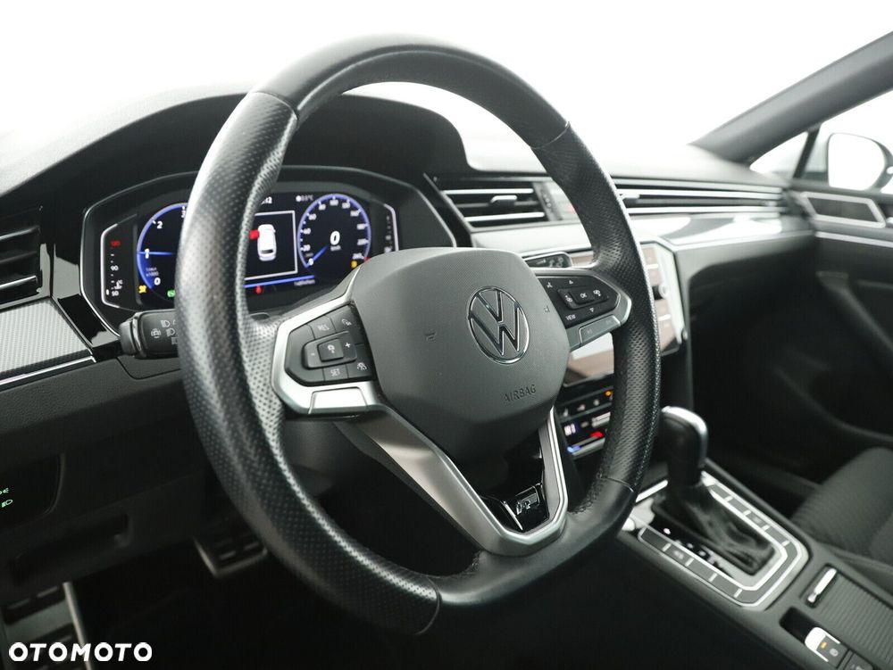 Volkswagen Passat - 12