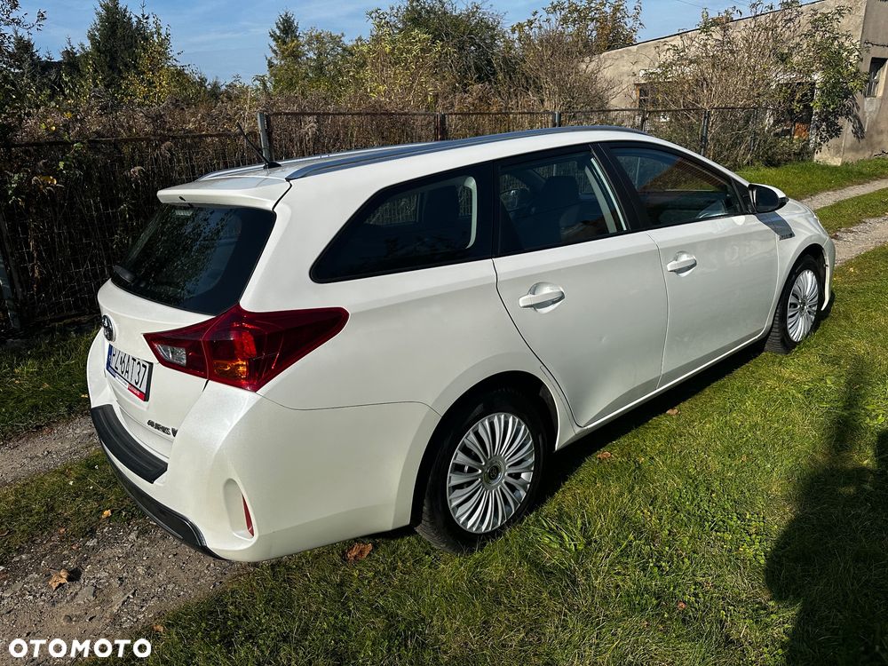 Toyota Auris 1.8 HSD Luna - 6