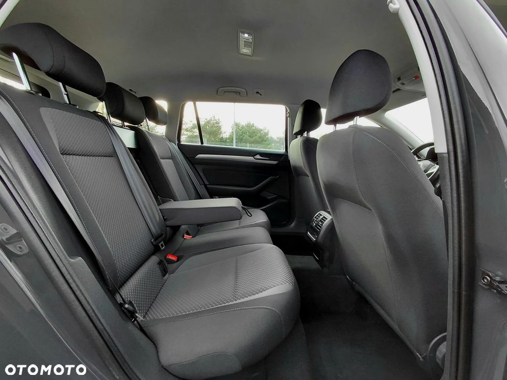 Volkswagen Passat 1.6 TDI SCR DSG Comfortline - 20