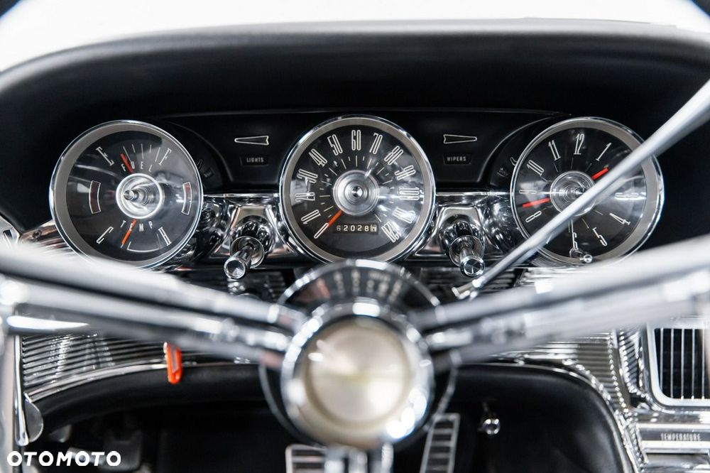 Ford Thunderbird - 36