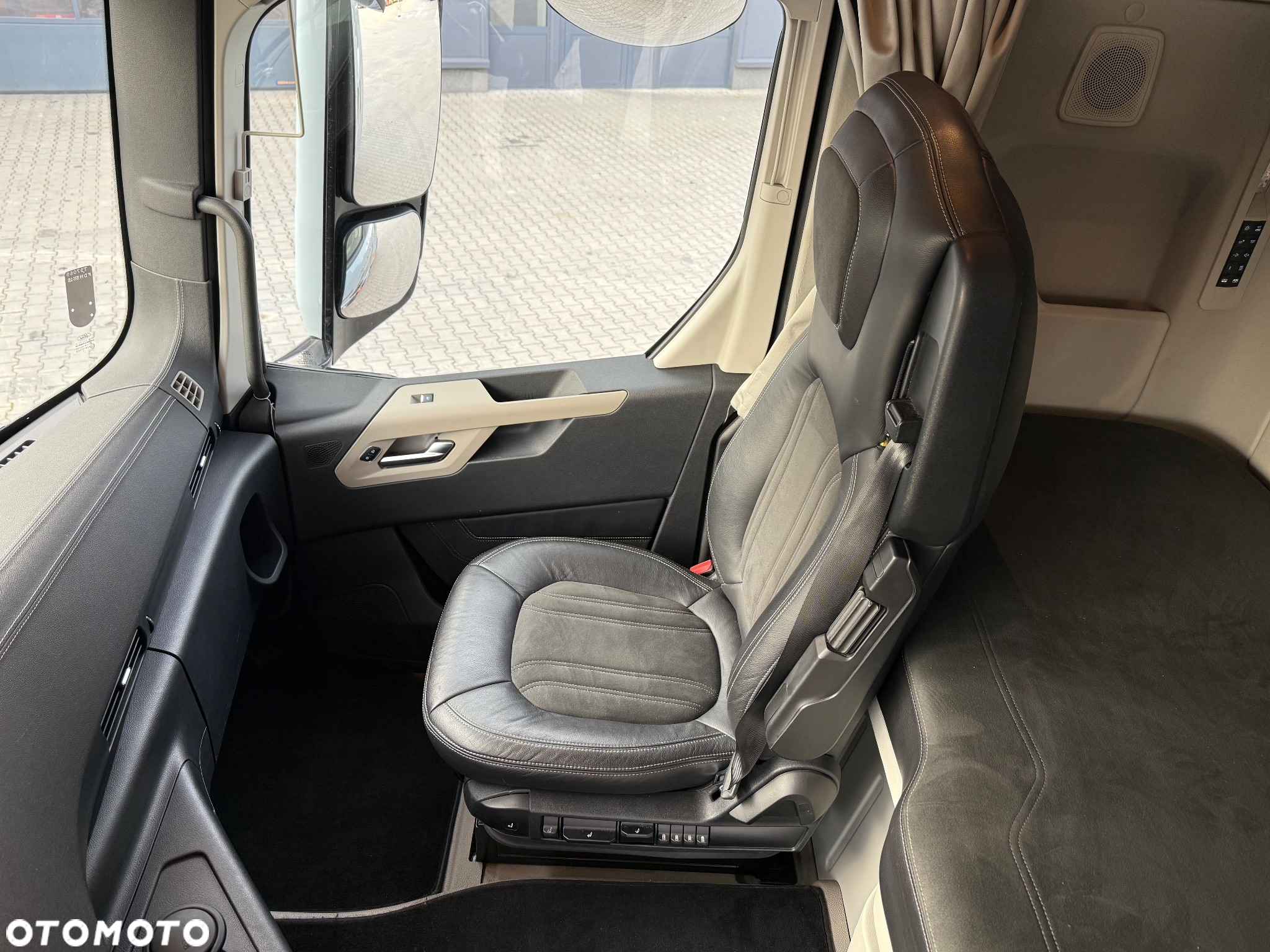 Ford F-MAX Retarder 16 biegów Luxury LED Navi TV Skóry el. wspomaganie - 10
