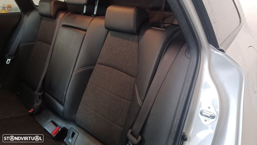 Toyota Corolla Touring Sports 1.8 Hybrid Comfort+P.Sport - 14