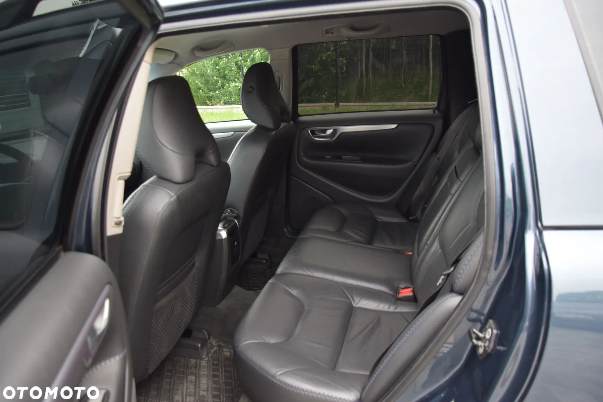 Volvo XC 70 D5 AWD Momentum - 6