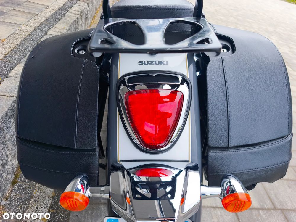 Suzuki Intruder - 10