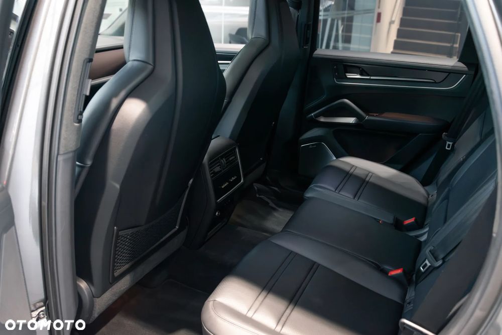 Porsche Cayenne Turbo E-Hybrid PHEV - 35