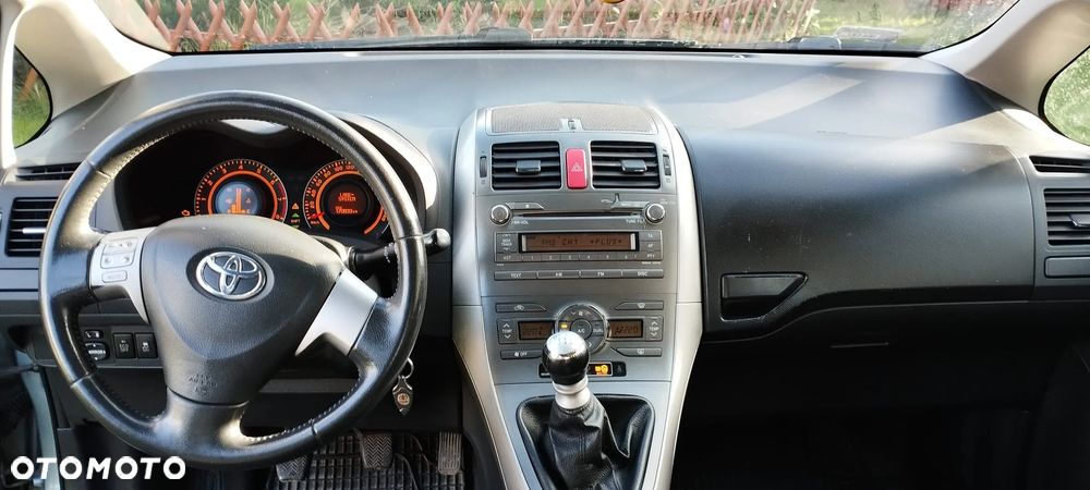 Toyota Auris 1.33 VVT-i Terra - 8