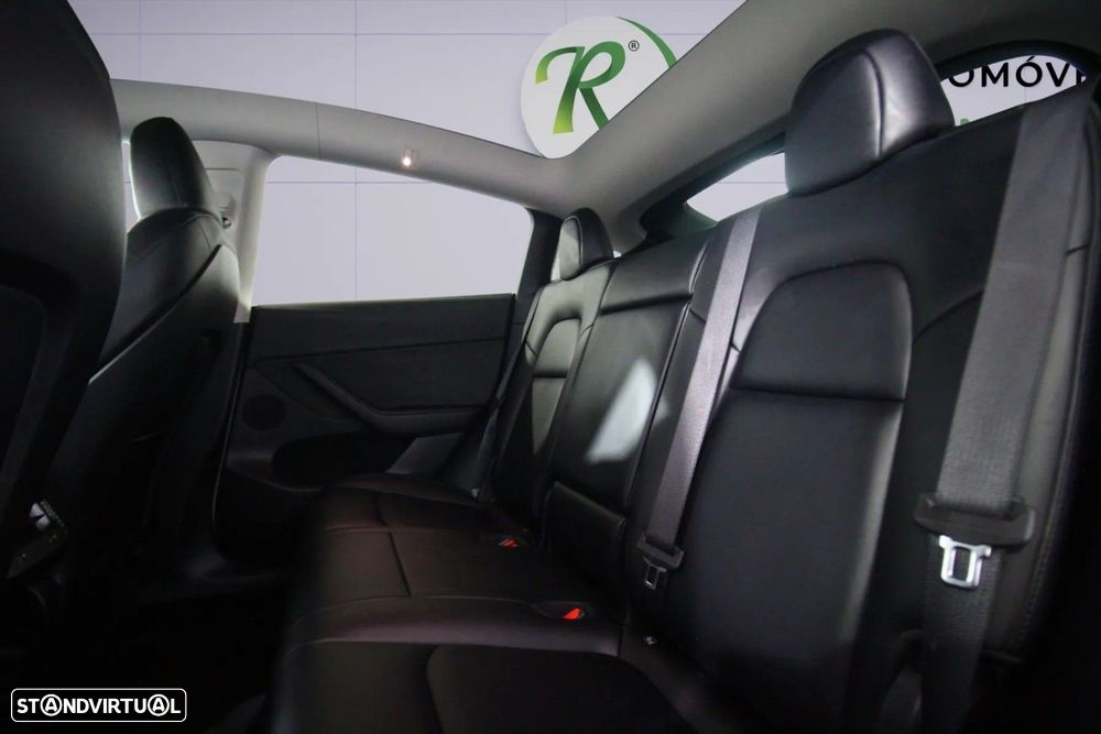 Tesla Model Y Standard - 12