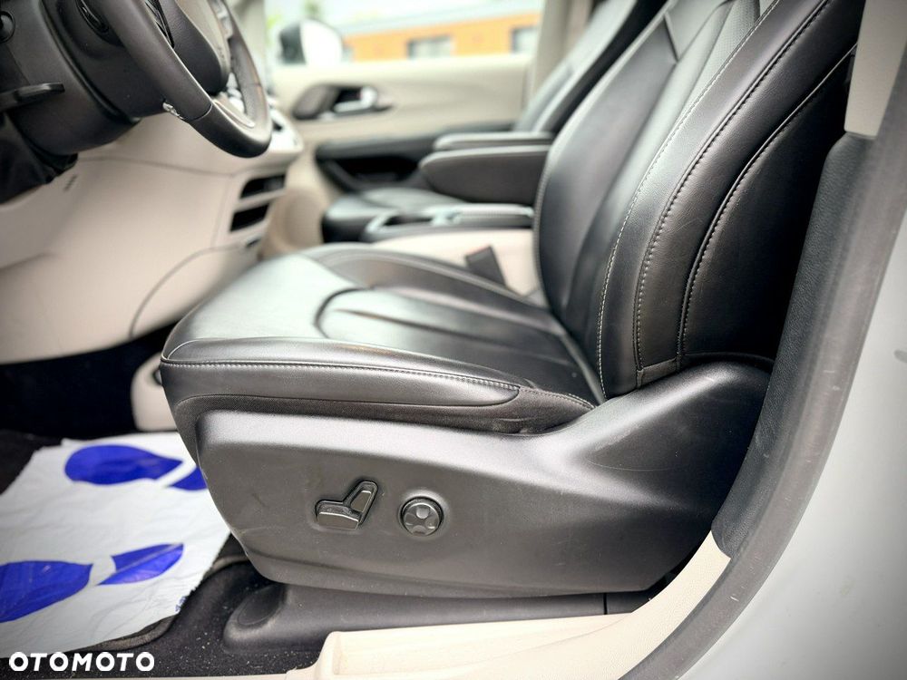 Chrysler Pacifica - 31