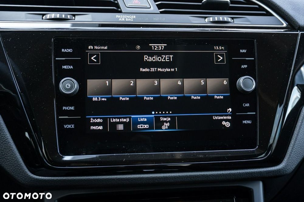 Volkswagen Touran - 33