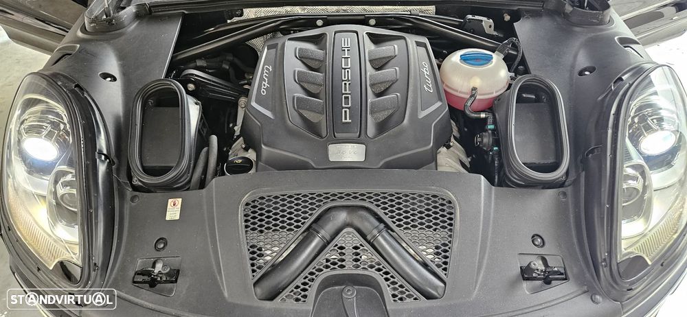 Porsche Macan Turbo PDK - 11