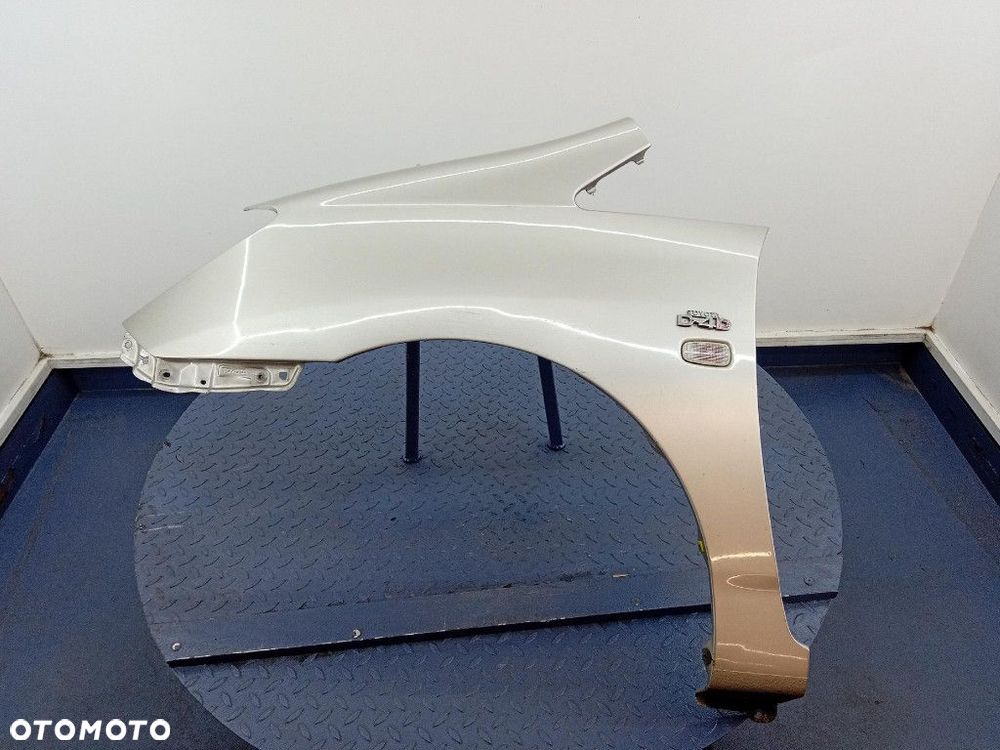 TOYOTA COROLLA VERSO I 01- BŁOTNIK PRZÓD LEWY 1D9 - 2