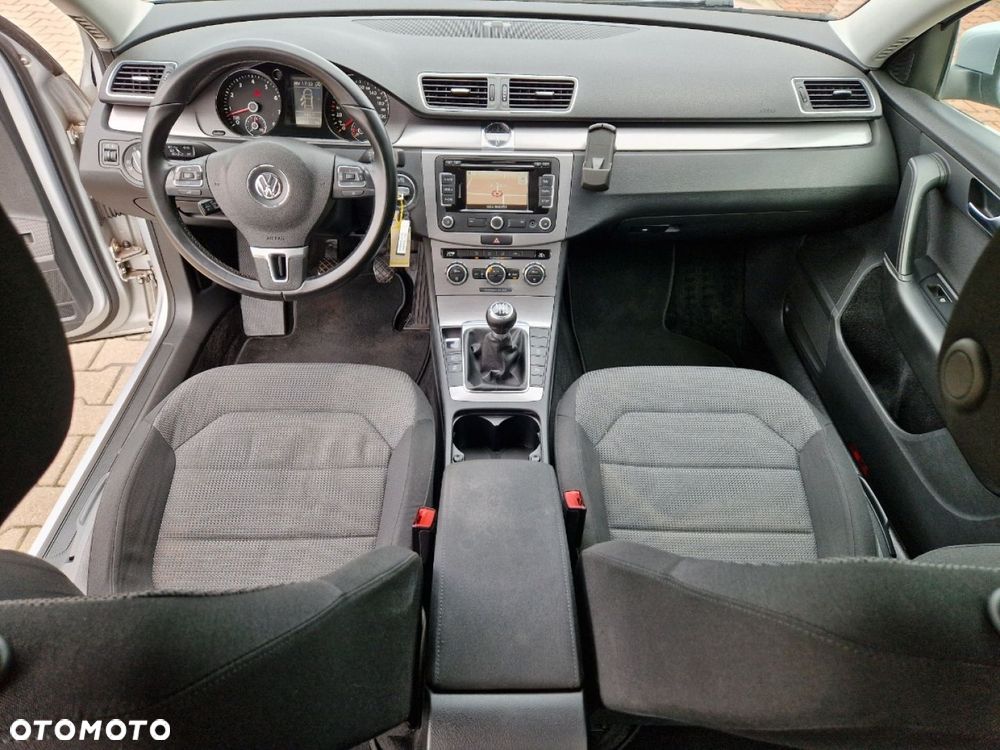 Volkswagen Passat - 4