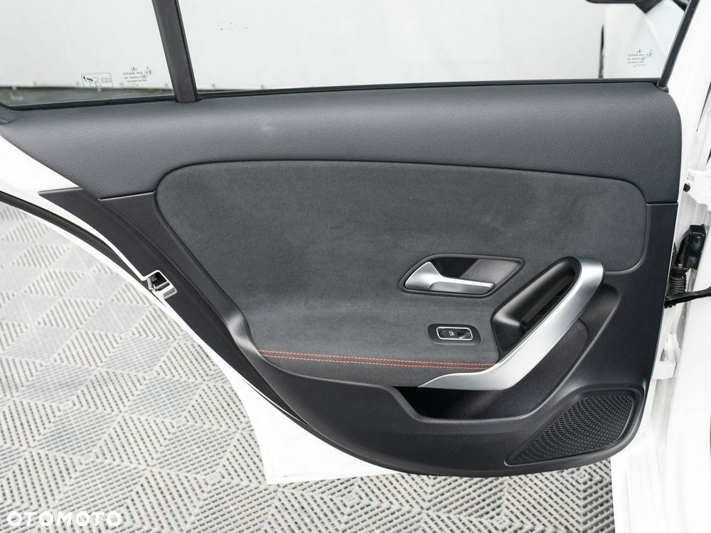 Mercedes-Benz Klasa A 200 AMG Line 7G-DCT - 25