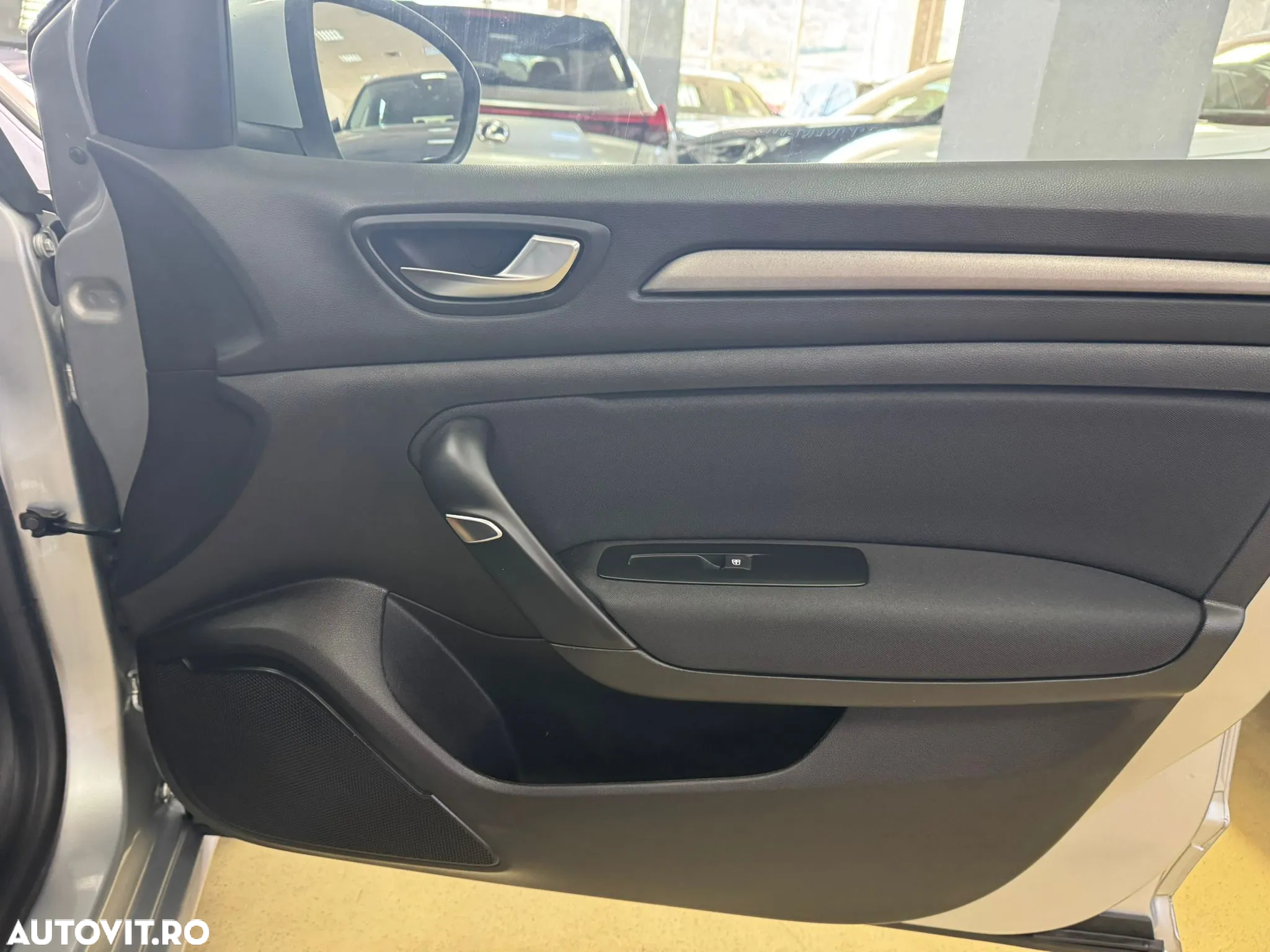 Renault Megane Grandtour E-TECH Plug-in 160 BUSINESS EDITION - 16