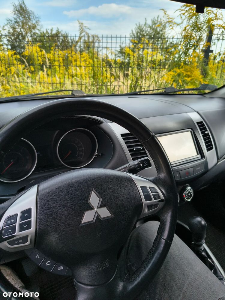 Mitsubishi Outlander 2.0 DID Instyle NAVI - 8
