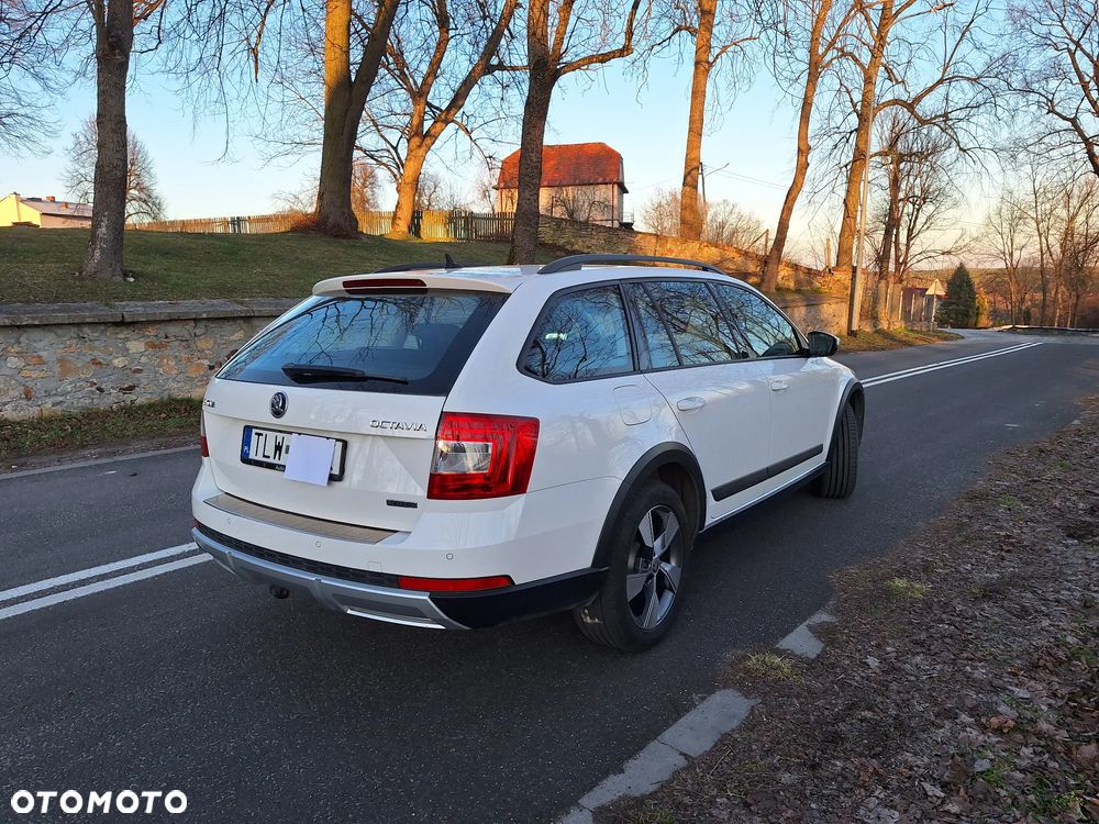 Skoda Octavia Combi 2.0 TDI 4x4 Scout - 6