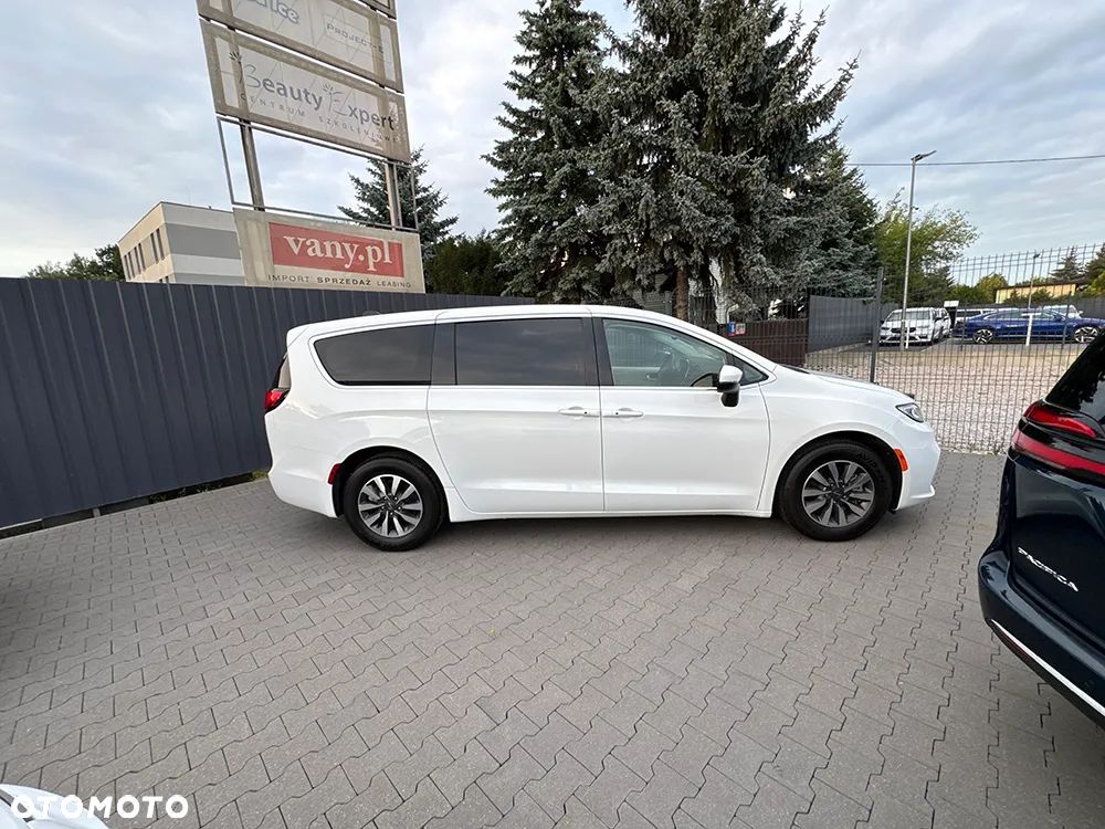 Chrysler Pacifica - 33