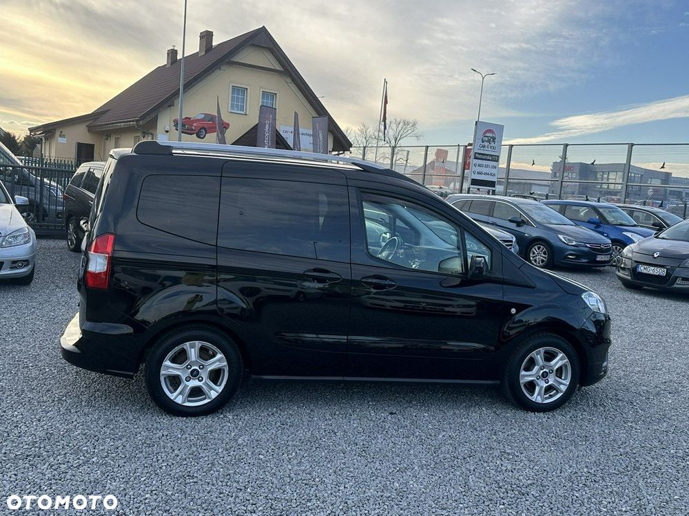 Ford Tourneo Courier - 30