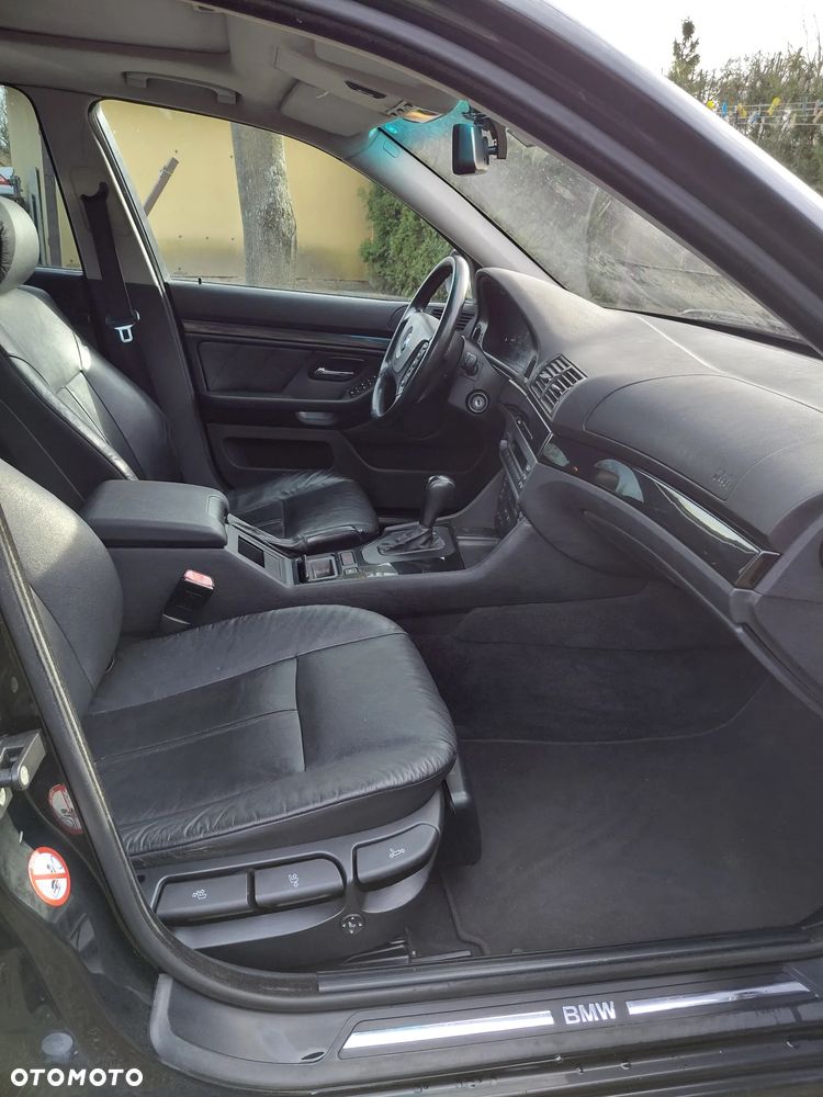 BMW Seria 5 525i - 4