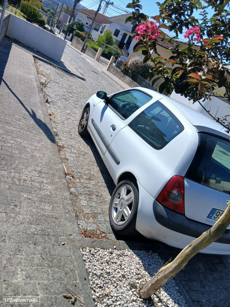 Renault Clio 1.5 dCi Pack Authentique - 4