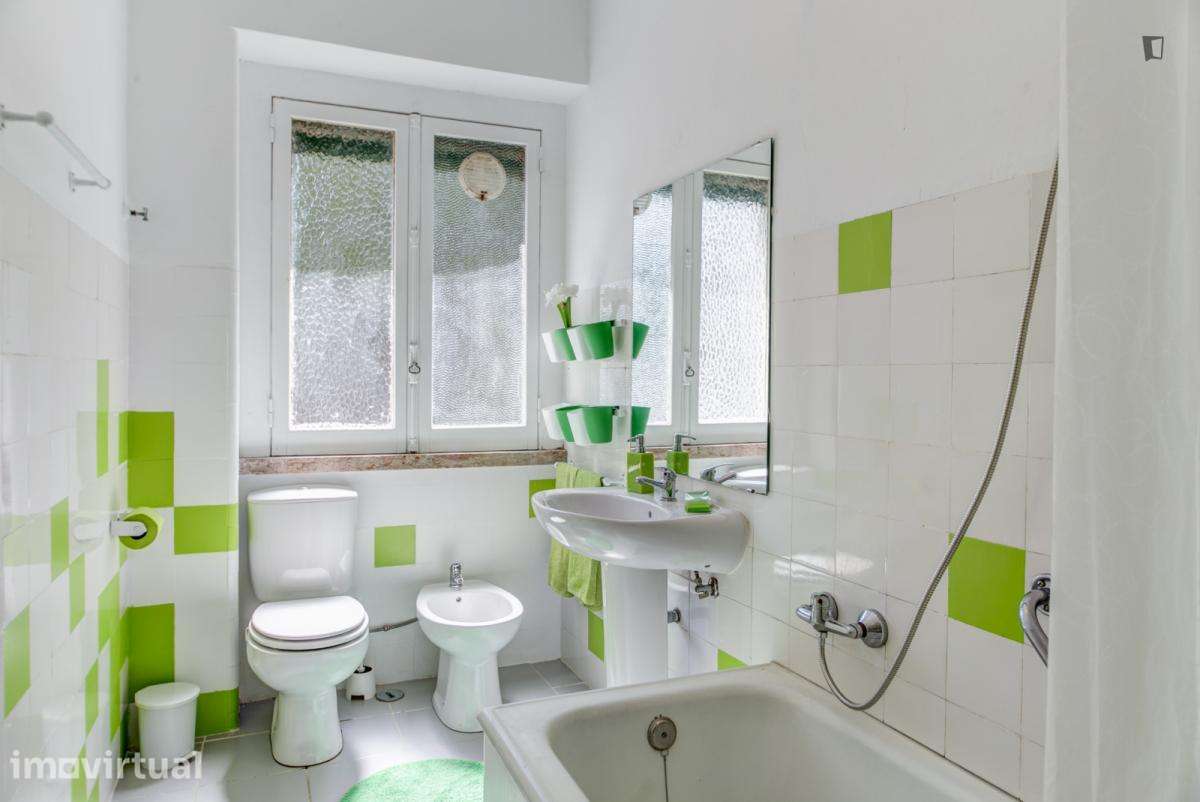 Quarto - localizado em São Sebastião Lisbon - Grande imagem: 2/16