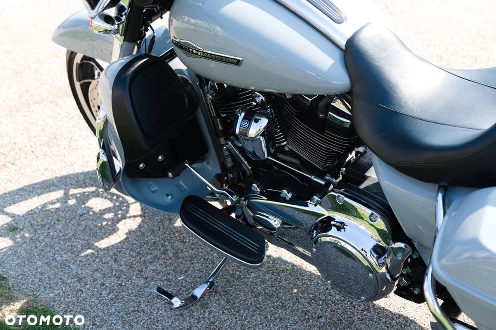 Harley-Davidson Touring Street Glide - 11