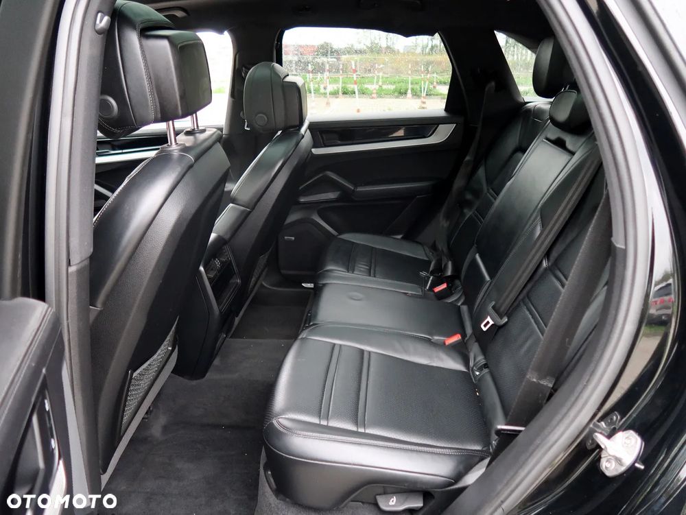 Porsche Cayenne Black Edition - 16