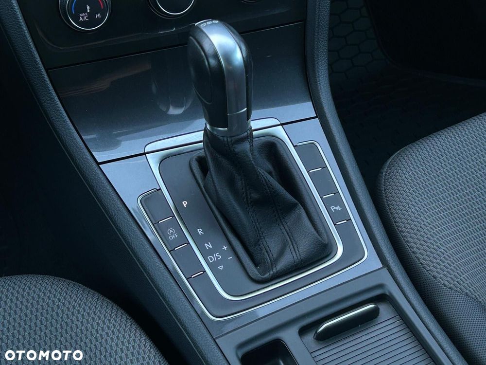 Volkswagen Golf 1.4 TSI BMT Comfortline DSG - 25