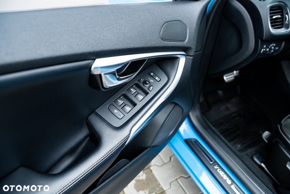 Volvo V40 D4 Geartronic RDesign - 17