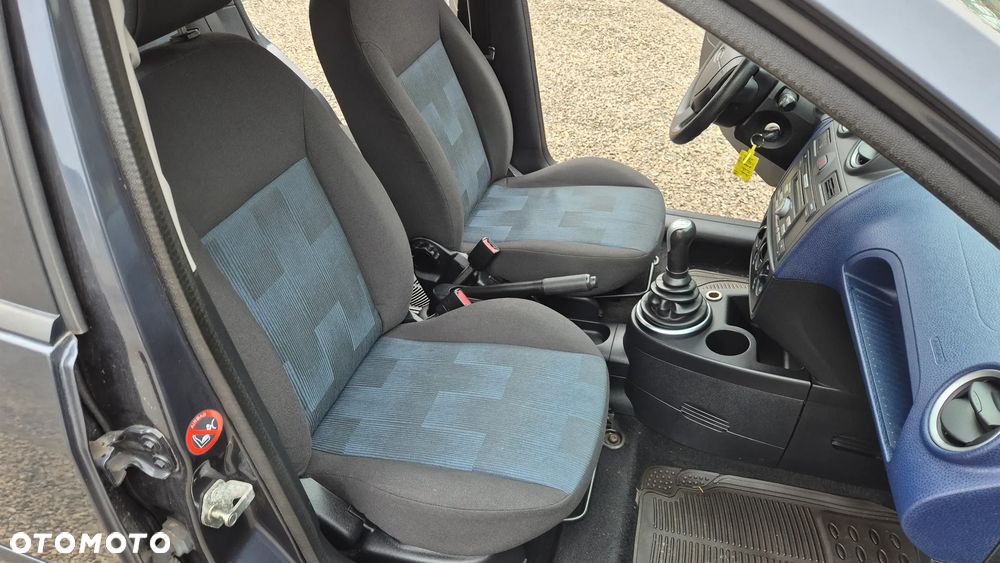 Ford Fiesta 1.3 Ambiente - 22