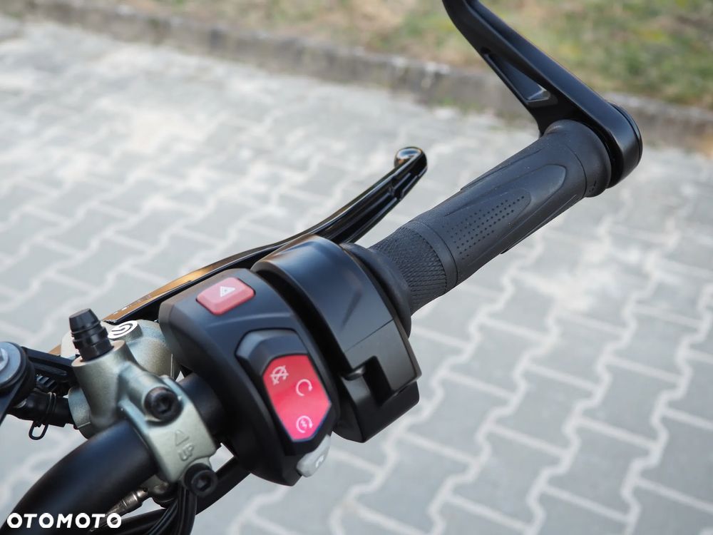 Triumph Street Triple - 34