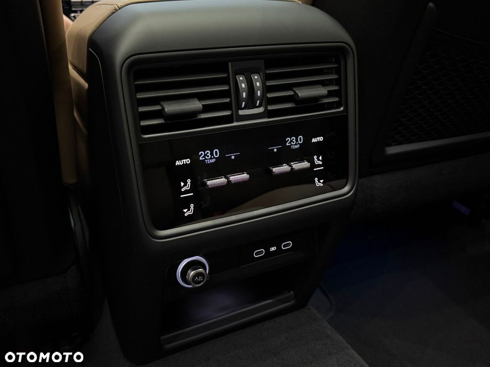 Porsche Cayenne - 34