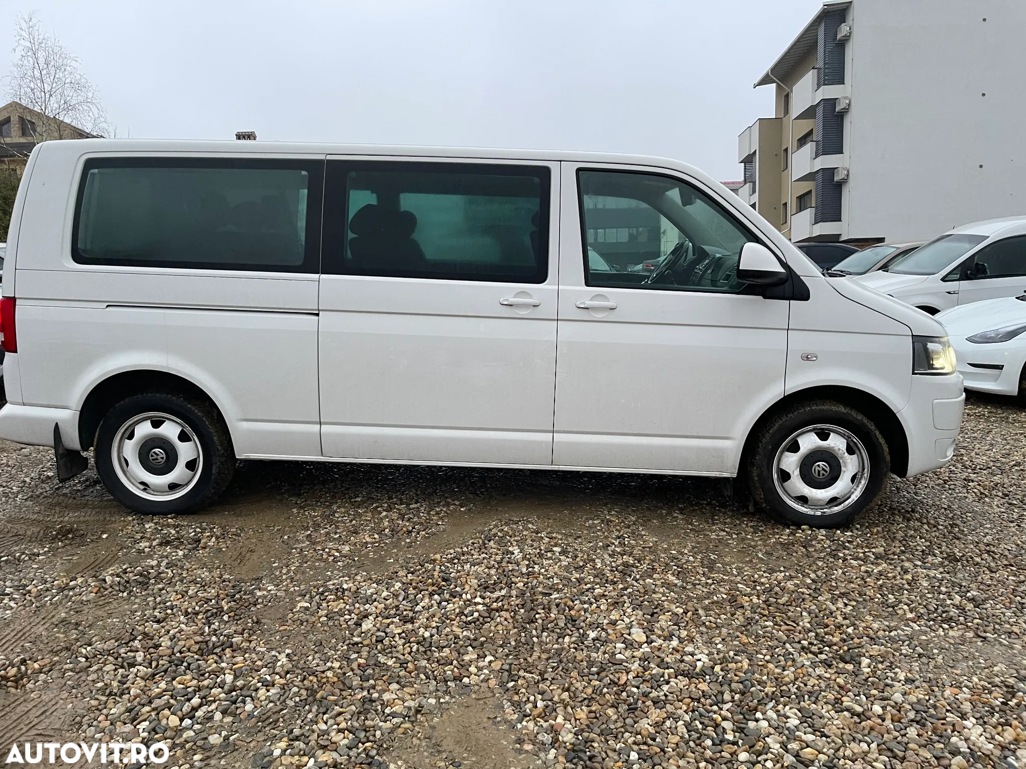 Volkswagen Caravelle - 3