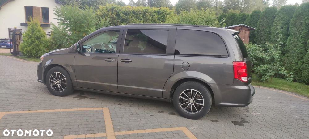 Dodge Grand Caravan - 8
