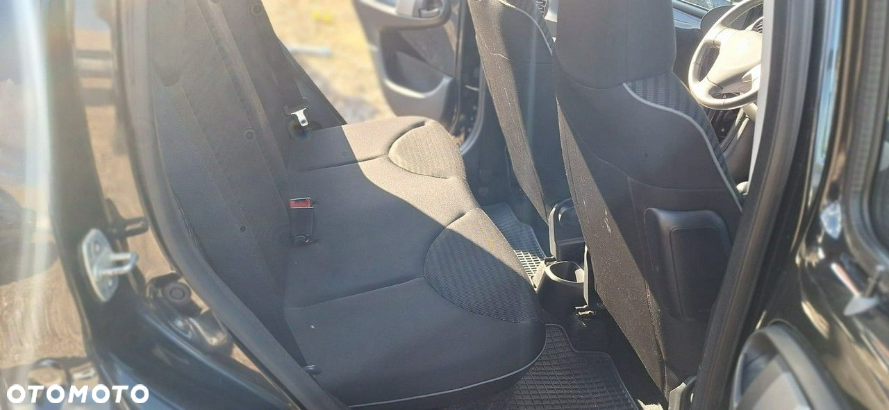Peugeot 107 - 12