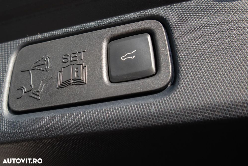 Ford Mustang Mach-E - 16