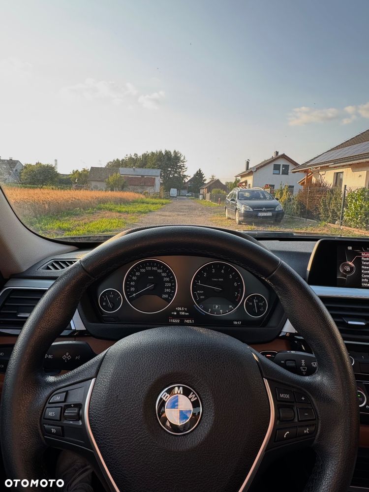 BMW Seria 3 330i - 7
