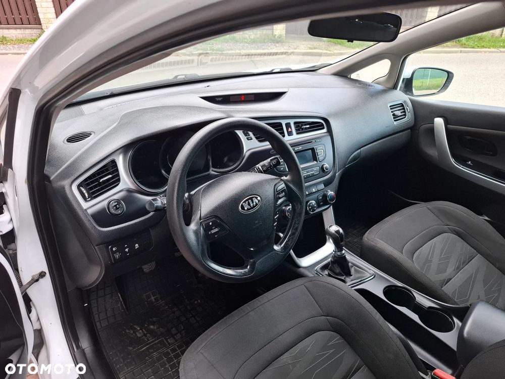 Kia Ceed - 11