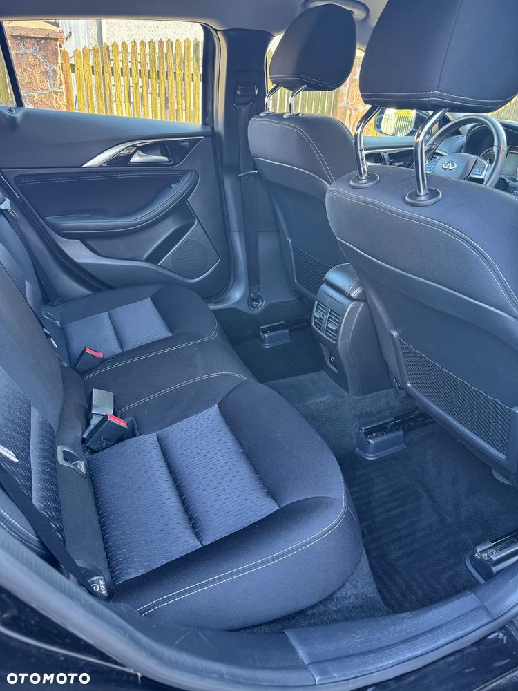 Infiniti Q30 1.6t Sport 7DCT - 5