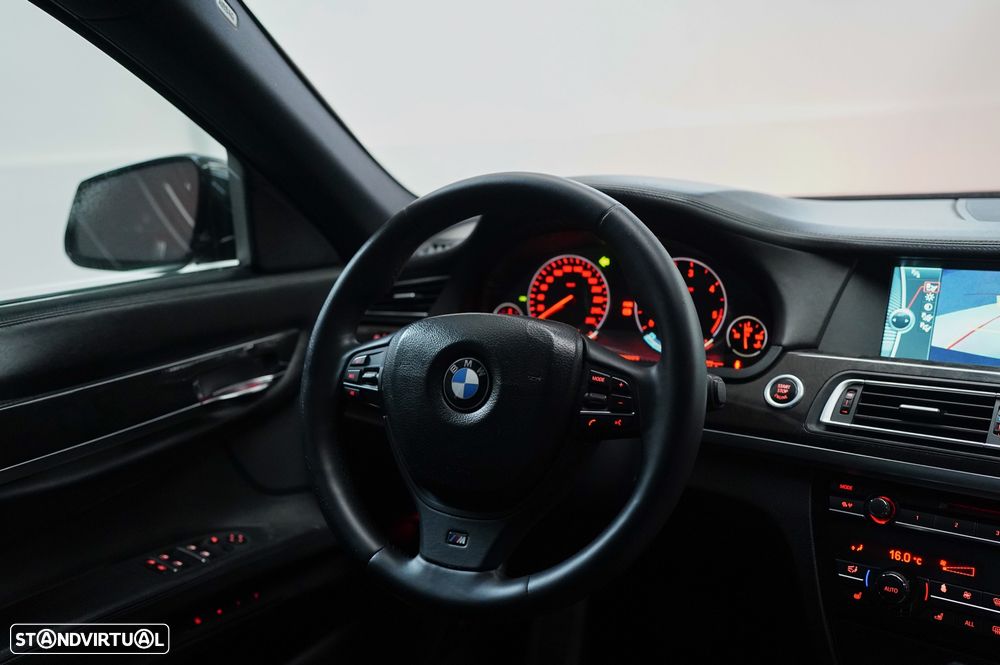 BMW 740 d Pack M - 12