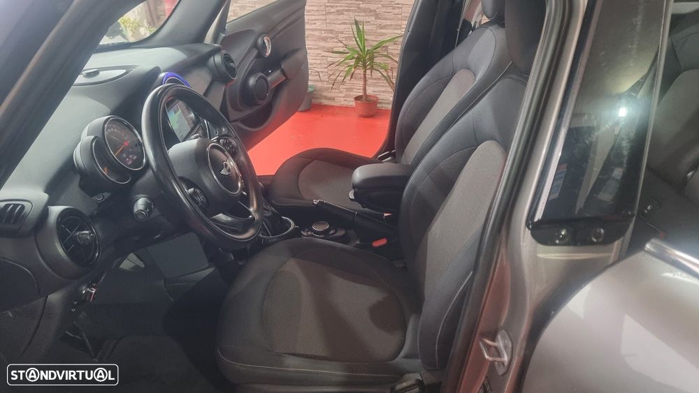 MINI 5 Portas Cooper D Auto - 14