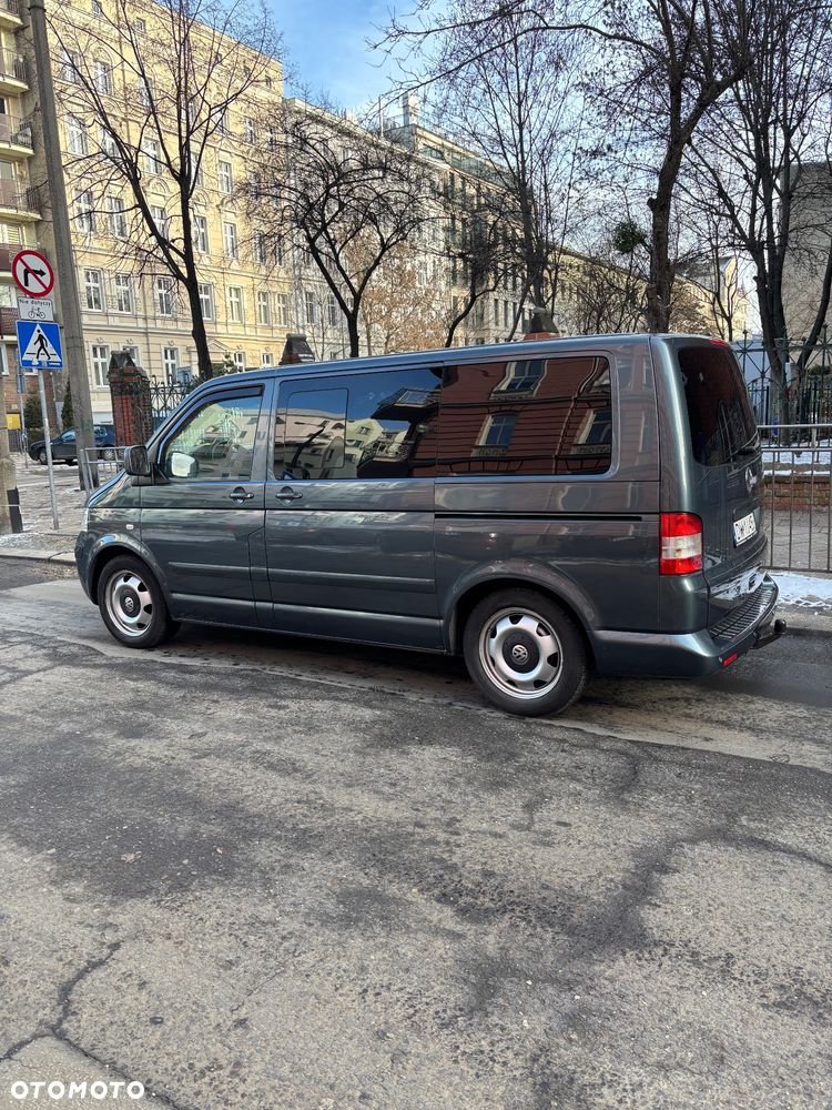 Volkswagen Caravelle - 2