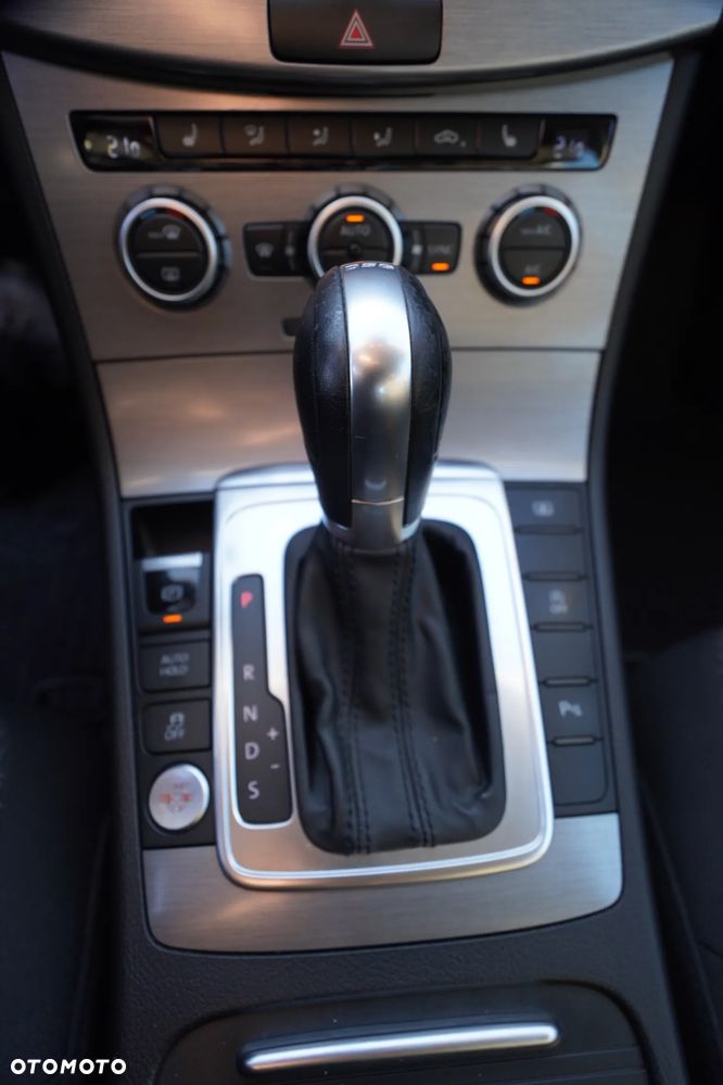Volkswagen Passat - 11