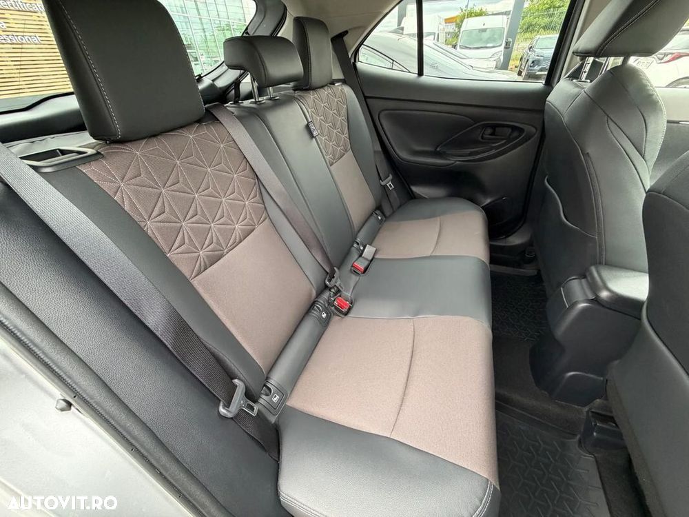 Toyota Yaris Cross 1.5 VVT-i HSD 4x4 Exclusive Elegant - 17